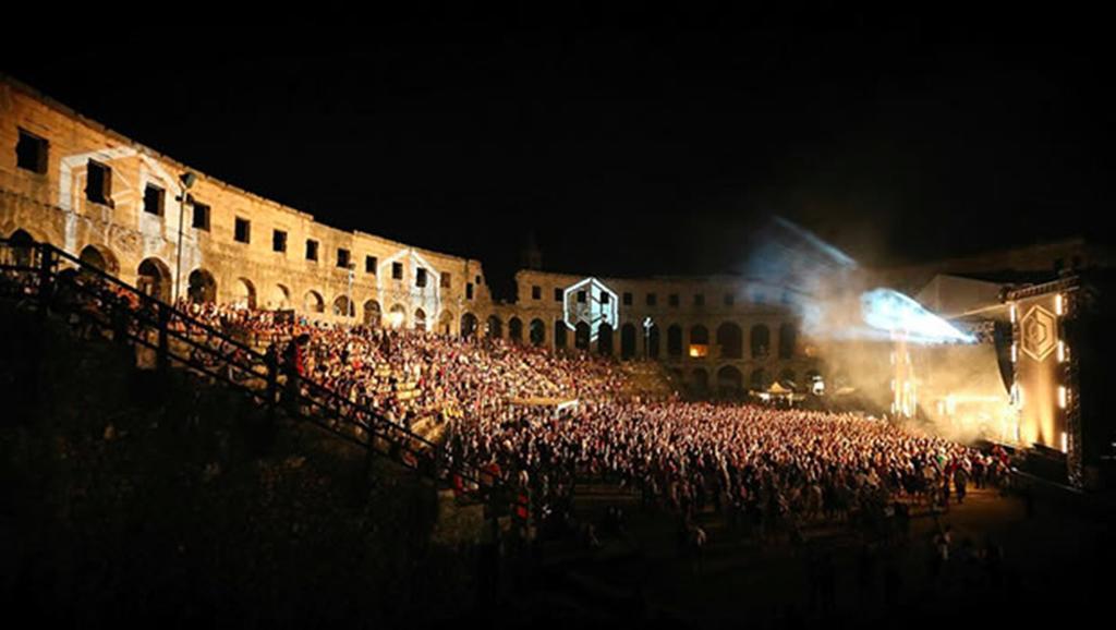 Amfora Deluxe Studio Pula Exterior photo